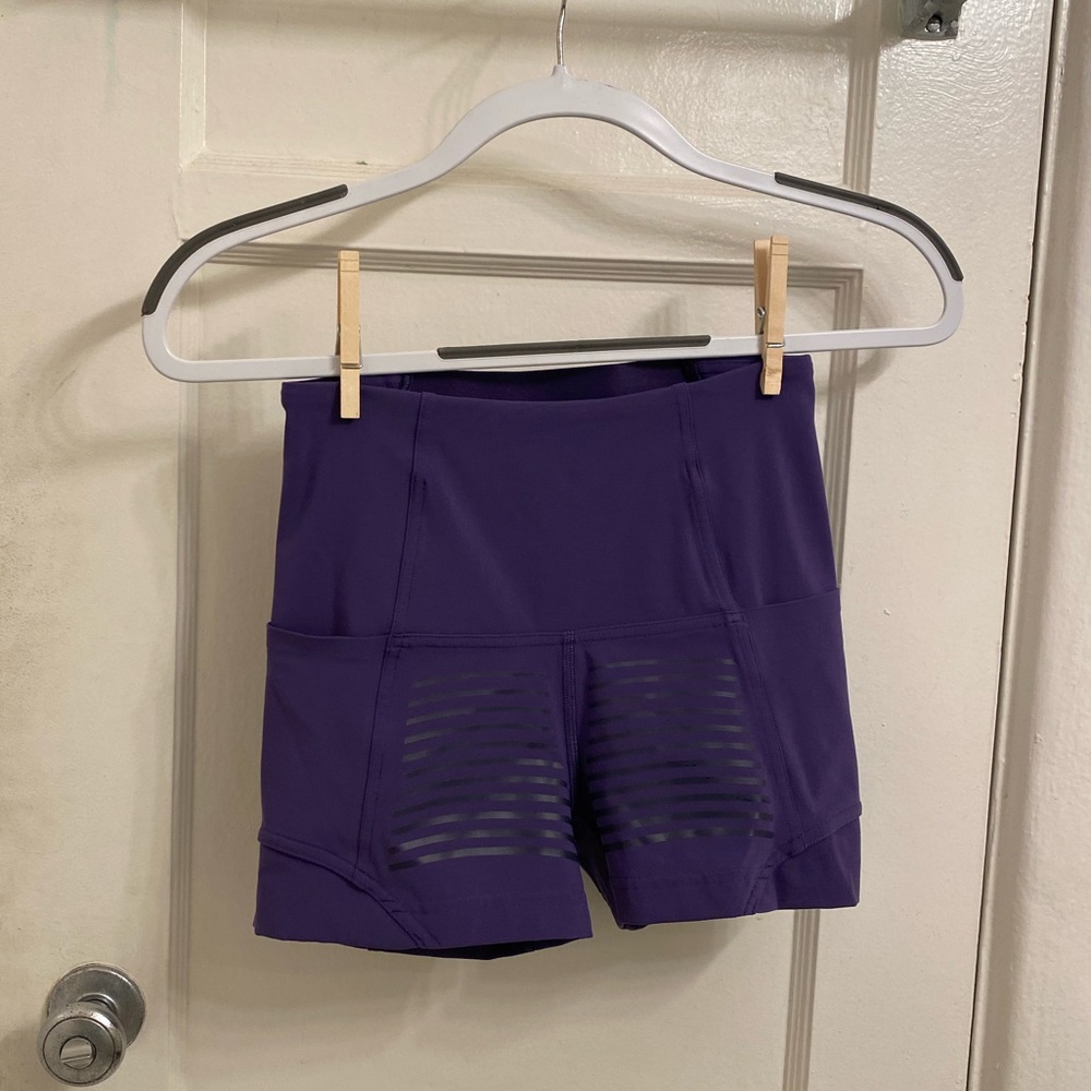 LULULEMON RARE SHORTS SZ 4